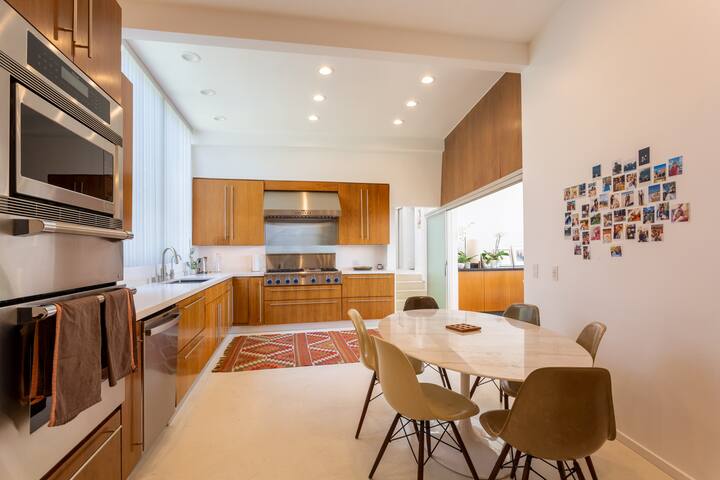 Stunning Mid-Century Family Home with Pool & Spa gallery image 3