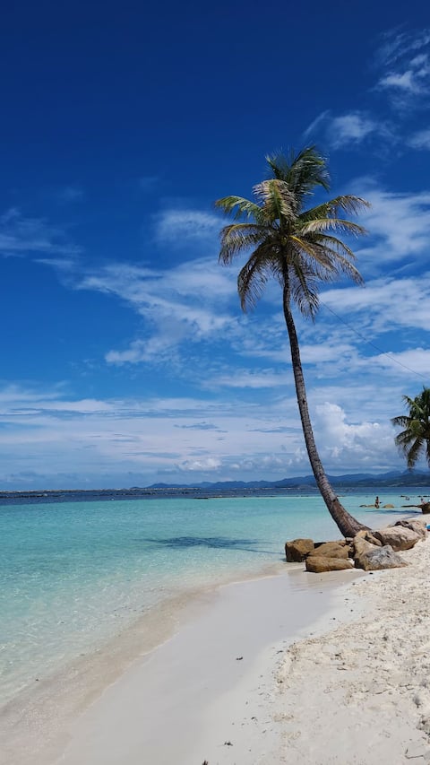 Playa Escondida y el Caribe Panameño te Esperan