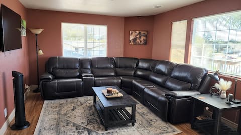 Private top floor spacious 1 bedroom retreat