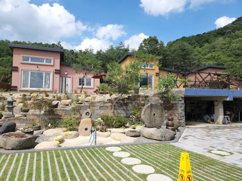 The sound of the wind, the sound of the mountain birds, the trash, and the viri house.