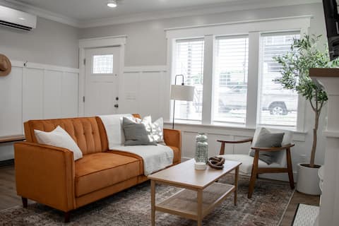 Successful Airbnb property: Retro Luxury Suite #2, Central City in Ballpark