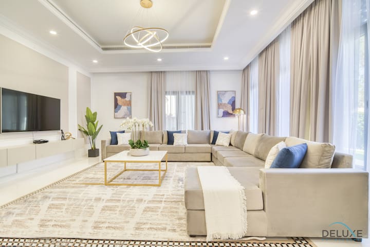 Deluxe Holiday Homes managed Airbnb listing 1