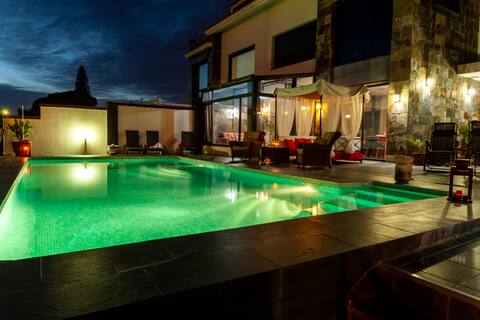 A CHALET WITH A PRIVATE POOL IN MAZAGÓN