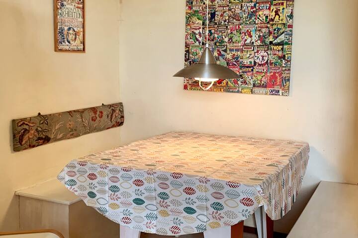 Spacious Victorian flat sleeps 5 by Kings Park gallery image 4