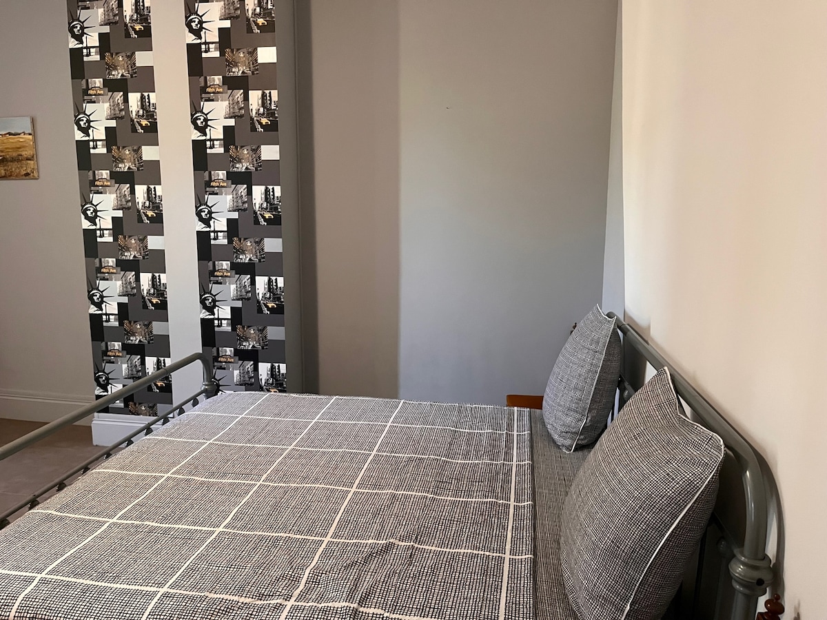 dhomë gjumi 4 shtëpi e madhe