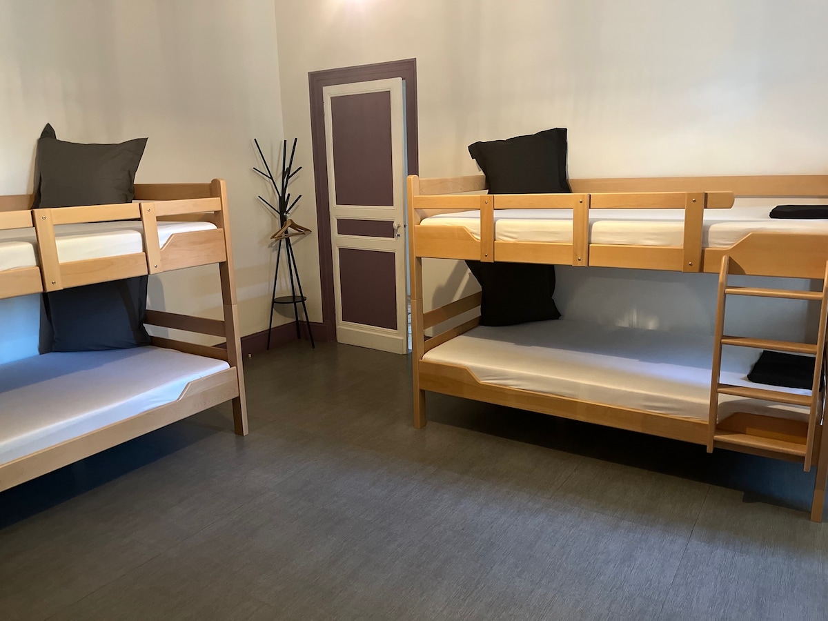 dhomë gjumi 2 për fëmijë shtëpi e madhe