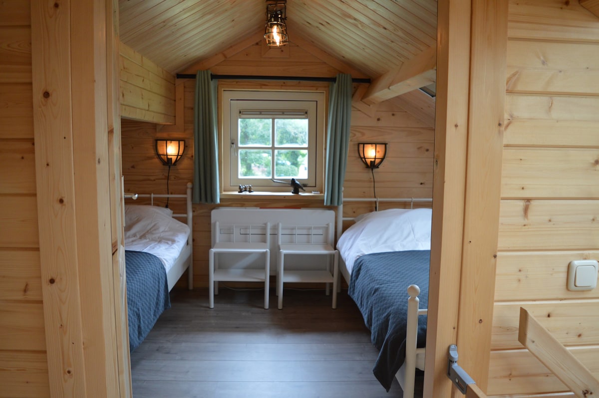 Საძინებელი ზემოთ, პატარა