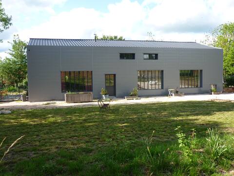 2 separate apartments for 13 people, Burgundy