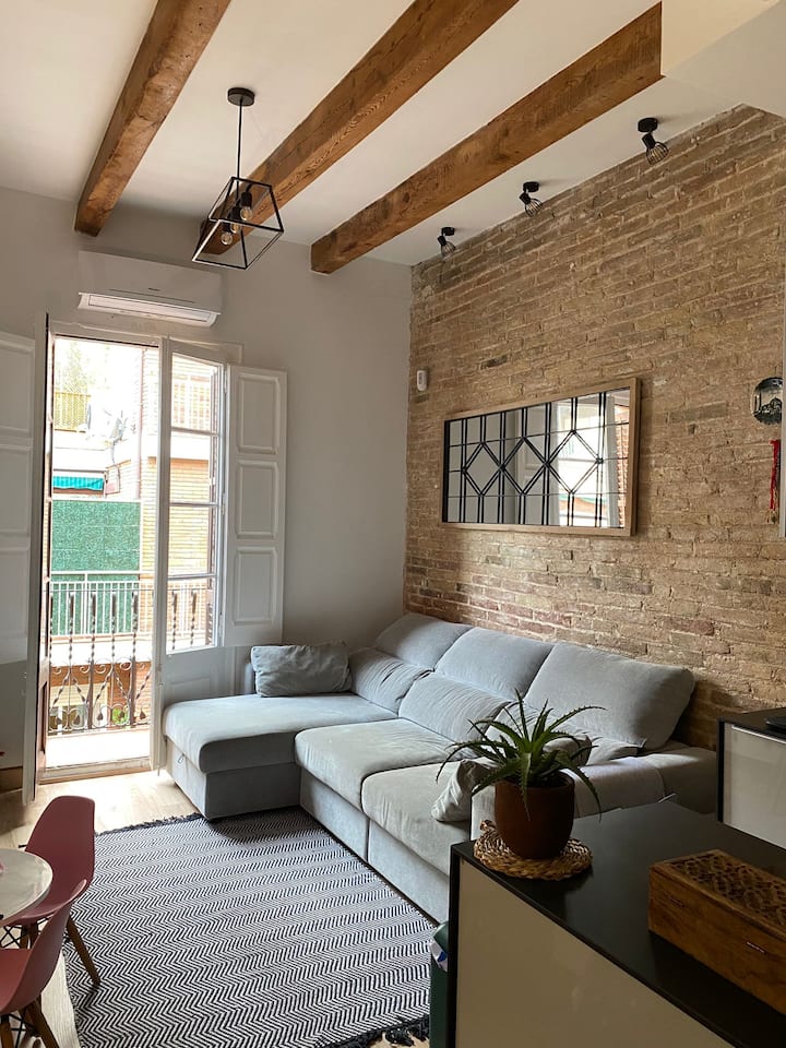 Lovely 2 1/2 bedroom condo in Barcelona Condominiums for Rent in