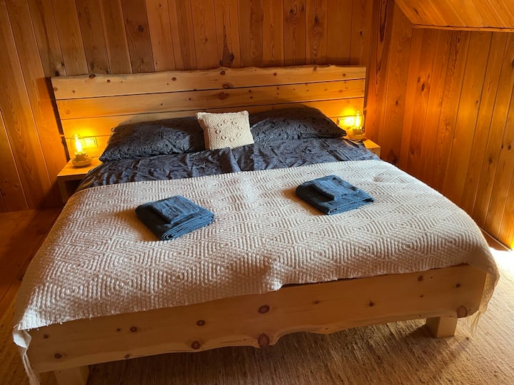 Bedroom upper floor / pine bed 180 x 200