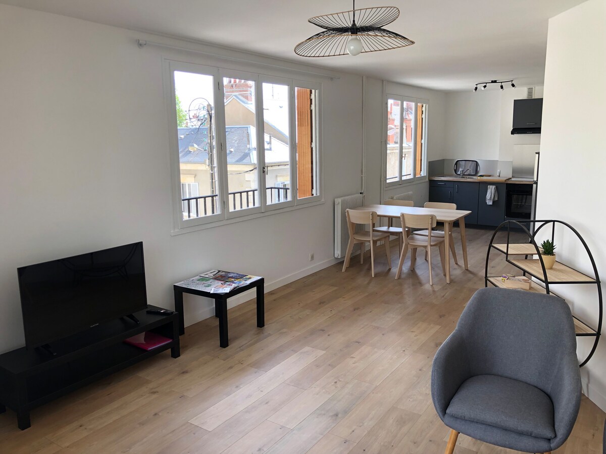 Top performing Airbnb: Bourges center F4 with 3 bedrooms & 3 double beds in Bourges