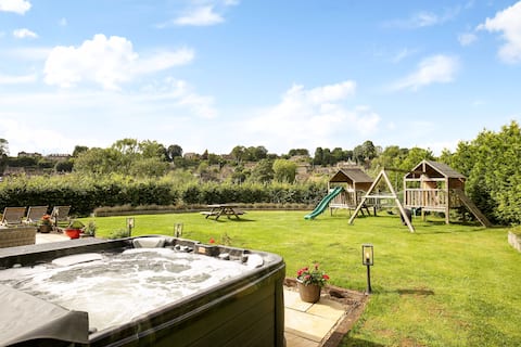 The Manor House 5* Chocolate Box Cotswold Setting