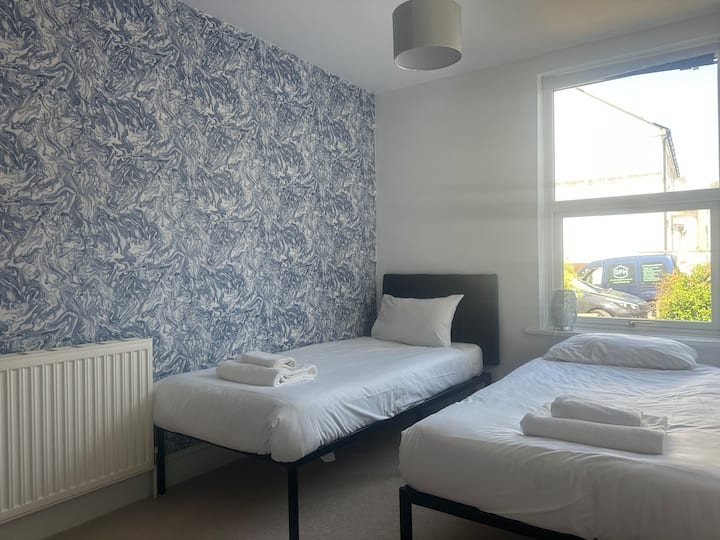 Bedroom 4 - with twin beds & ensuite 