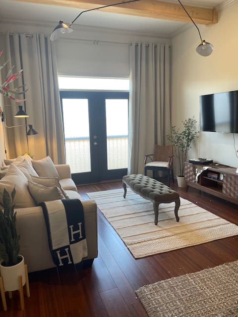 Upscale condo centrally located in Baton Rouge!!