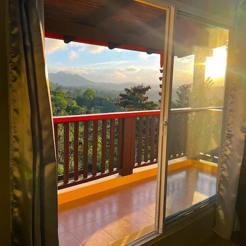 Villa Cantar de Otoño. A paradise in the mountains.