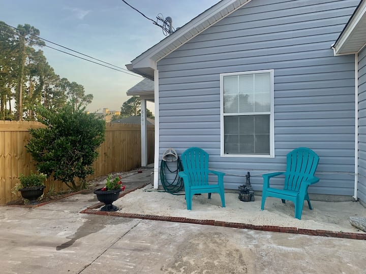 Blocks to beach! Sleeps 6! *18+ ok* Houses for Rent in Panama City