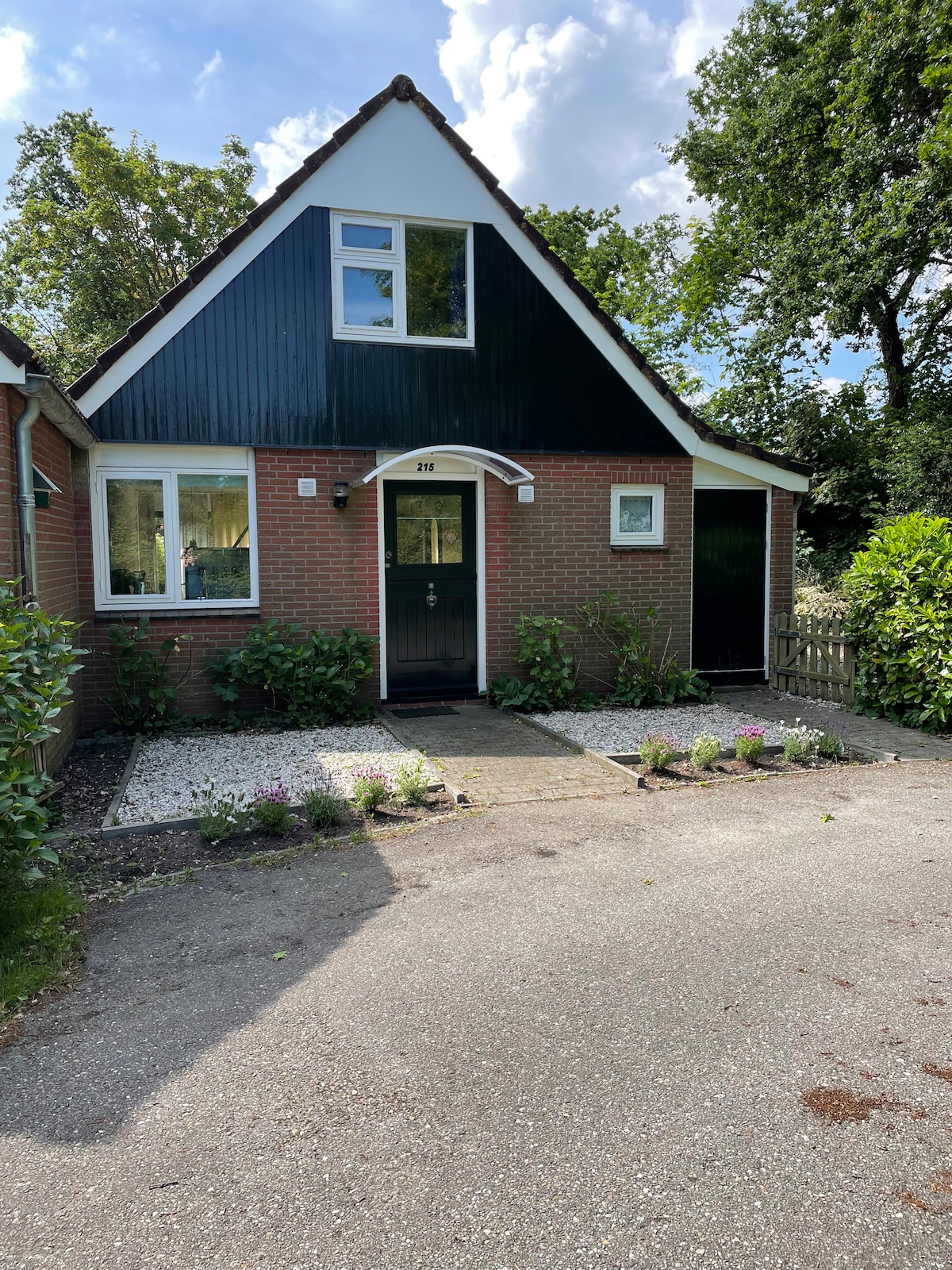 Successful Airbnb property: Nice 5/6 person vacation home in Ouddorp. in Ouddorp Oude Nieuwlandseweg