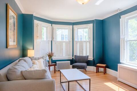 Charming 3-Bedroom Home - Short Walk to Portsmouth