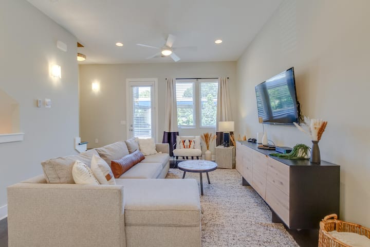 Modern Luxe Townhome | Rooftop Terrace | Spacious - Nashville, TN
