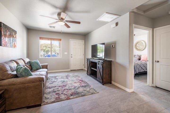 One Bed One Bath Home-centrally Located A - Kingman, AZ