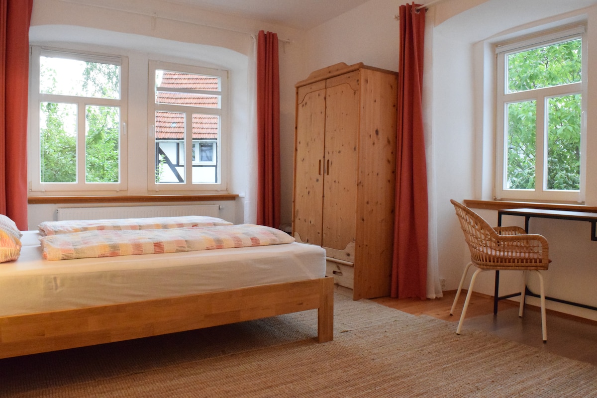 ห้องนอน 3 เตียงคู่ 1 เตียงและเตียงโซฟา