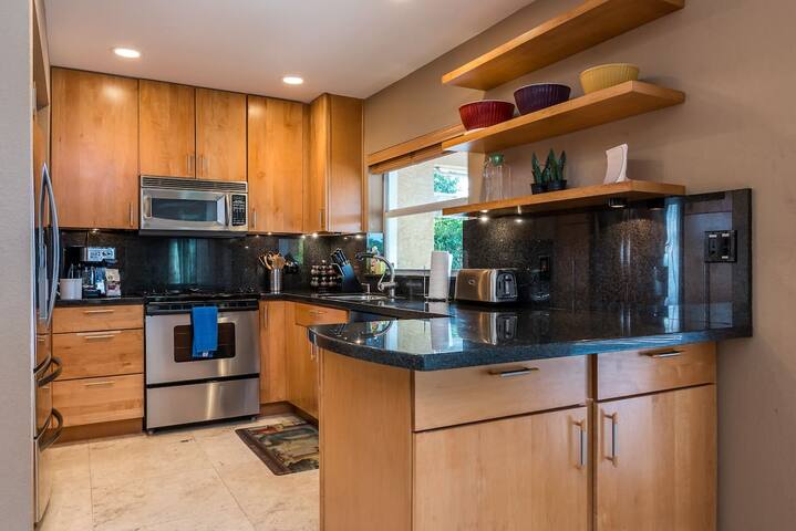 Palm Villa: Waterfront / Salt Water Pool gallery image 5