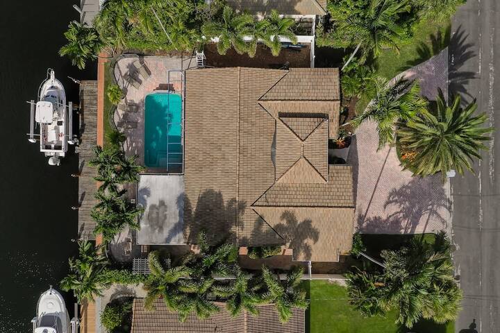 Palm Villa: Waterfront / Salt Water Pool gallery image 4
