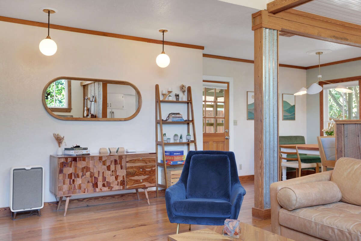 East-Austin Victorian Cottage l Centrally Located