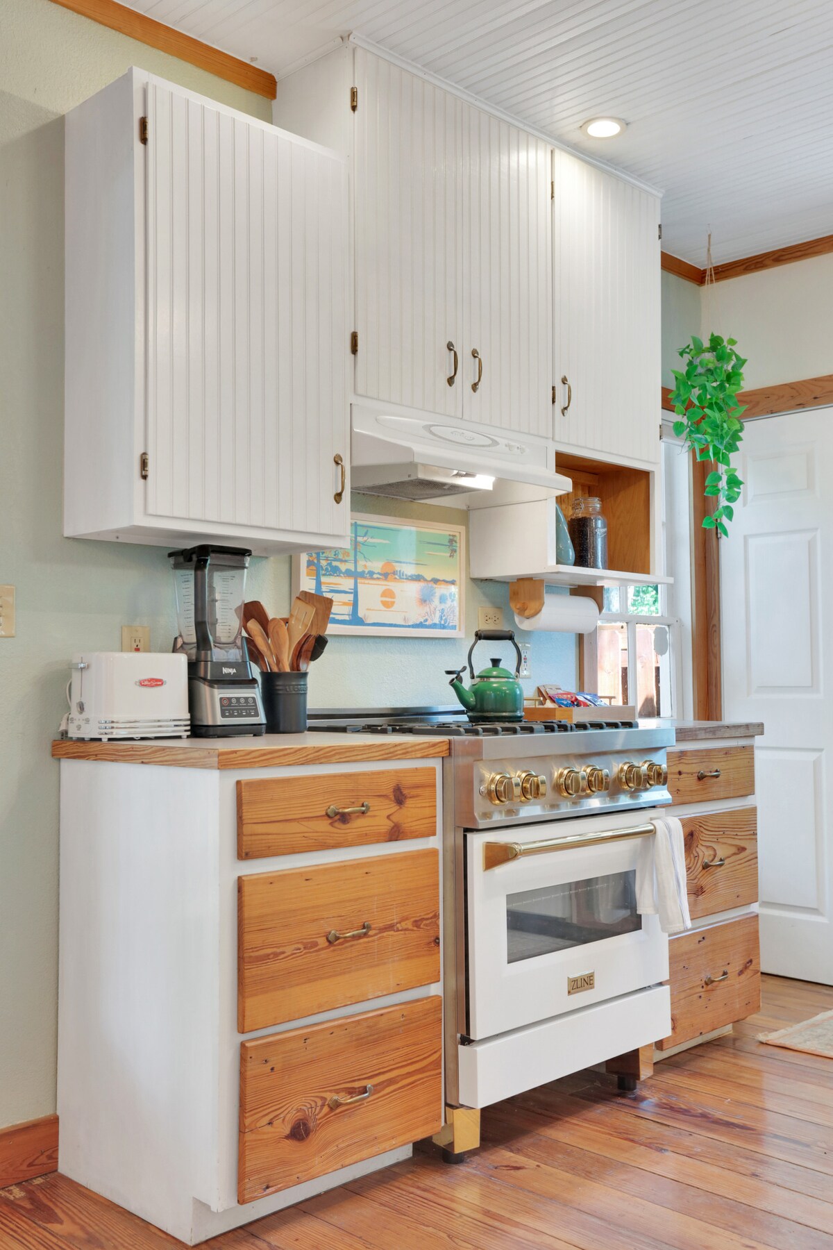East-Austin Victorian Cottage l Centrally Located
