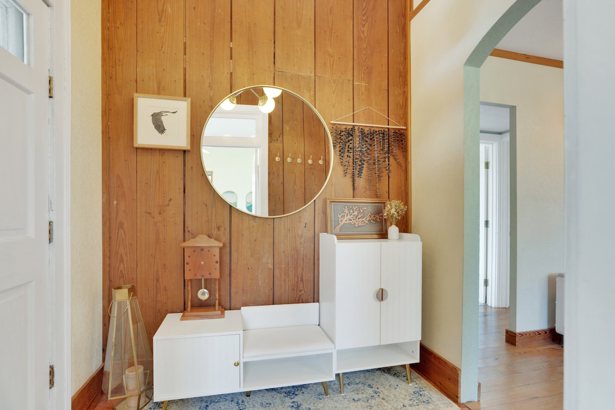 East-Austin Victorian Cottage l Centrally Located