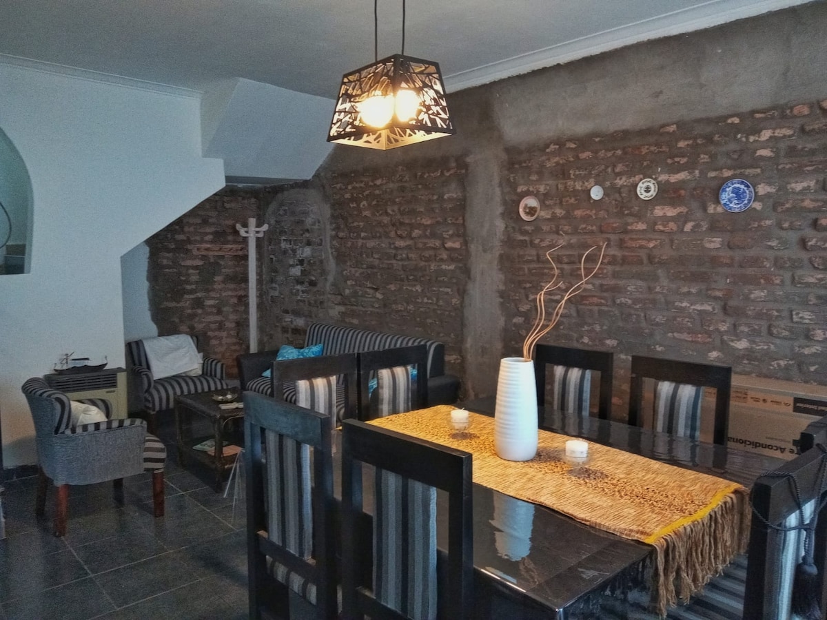 Successful Airbnb property: Casa Santiago GC in Godoy Cruz