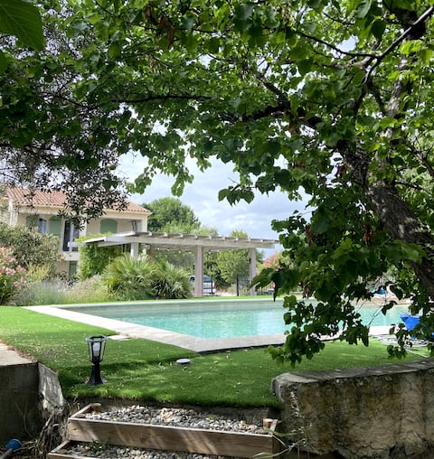 Beautiful villa with pool in the heart of Luberon