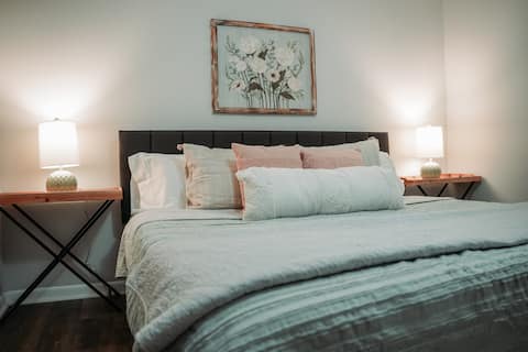 Convenient & Cozy 2BR Fully Equipped w/ Fast Wifi