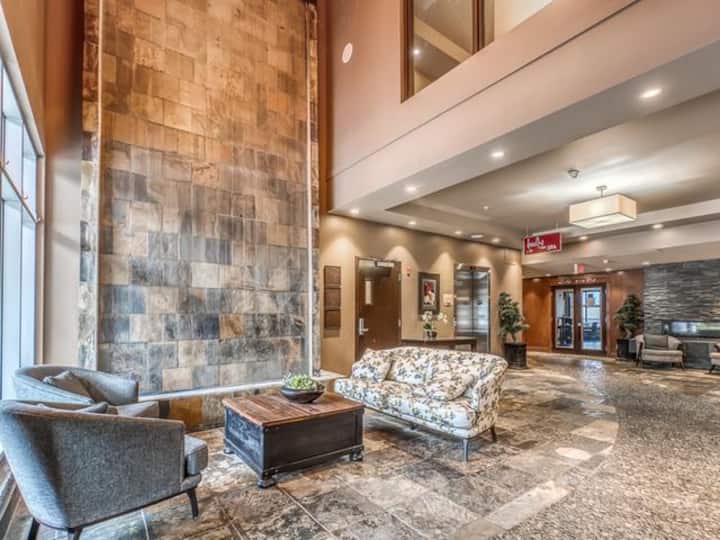 Breathtaking Mountain Views 1br Condo/ 2 Hot Tubs - Canmore