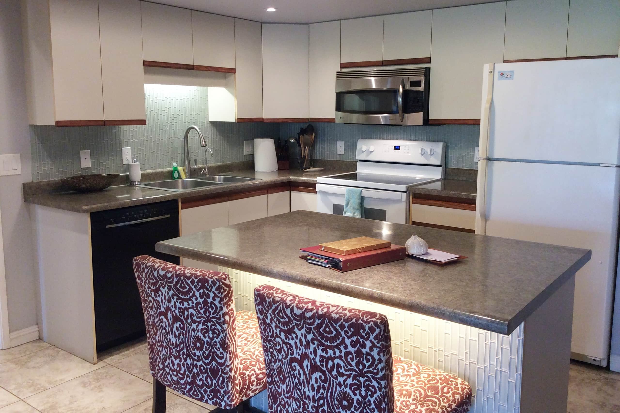 Spring Special / One Bedroom- Closest to beach! - Image 7