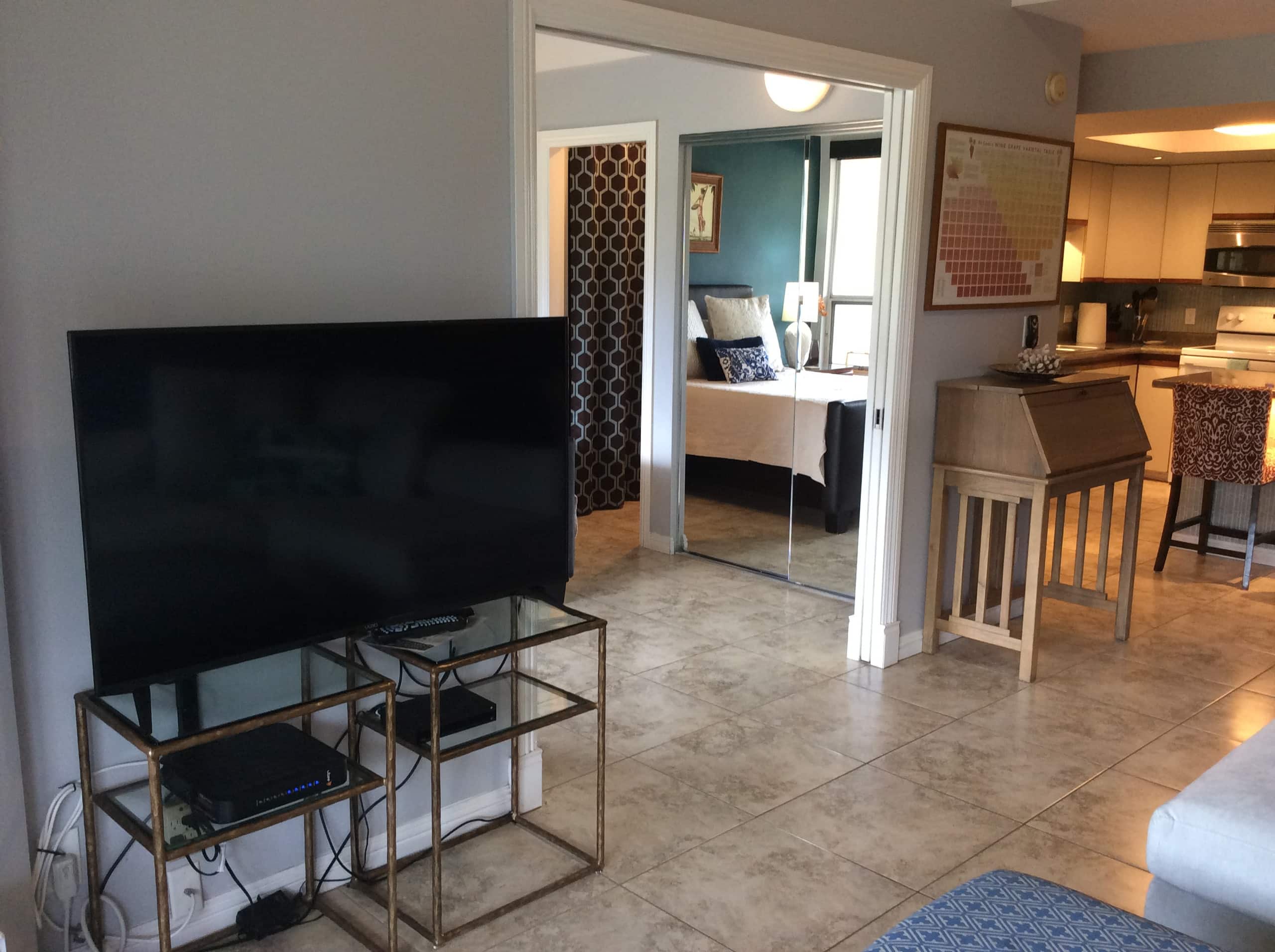 Spring Special / One Bedroom- Closest to beach! - Image 3