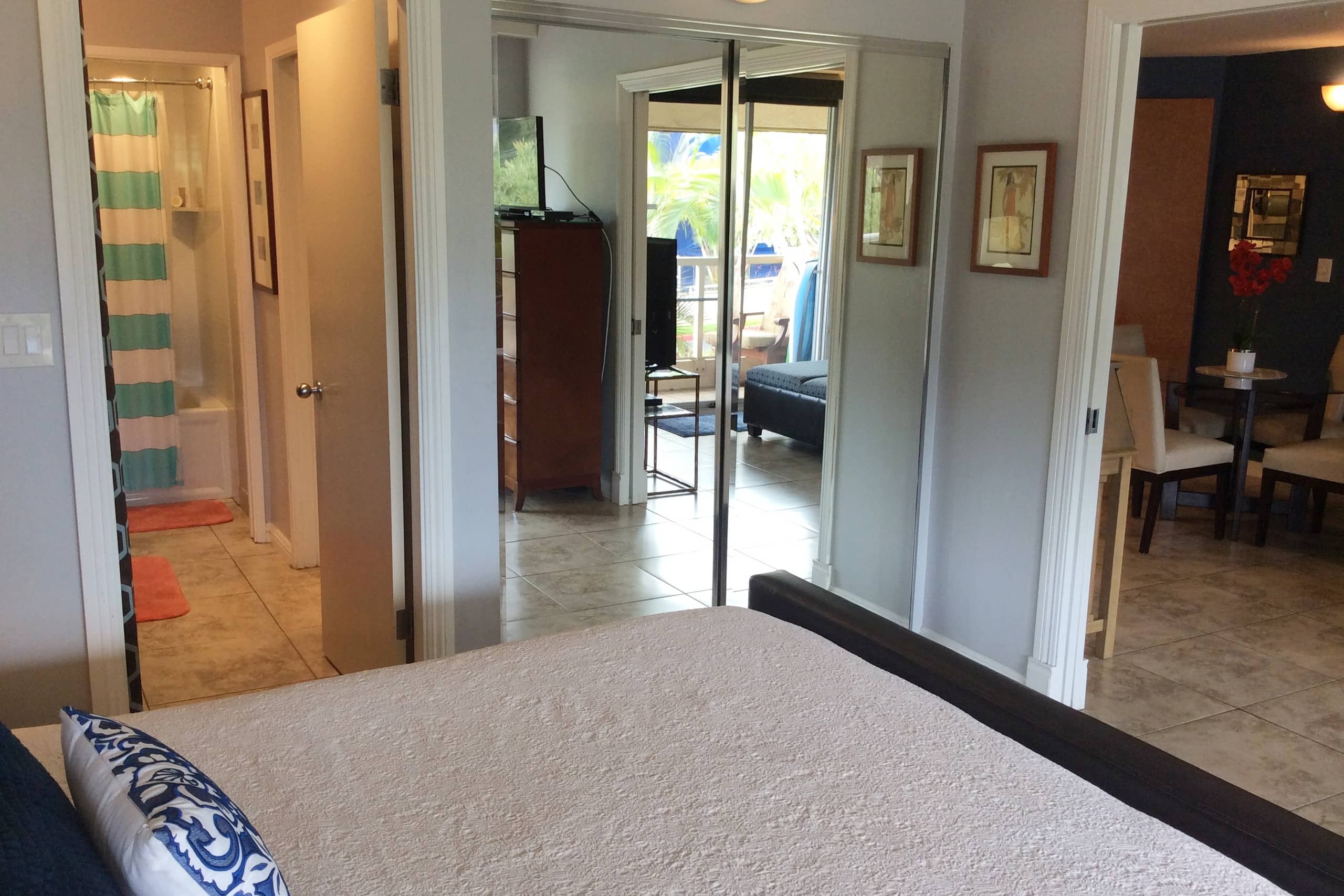 Spring Special / One Bedroom- Closest to beach! - Image 20