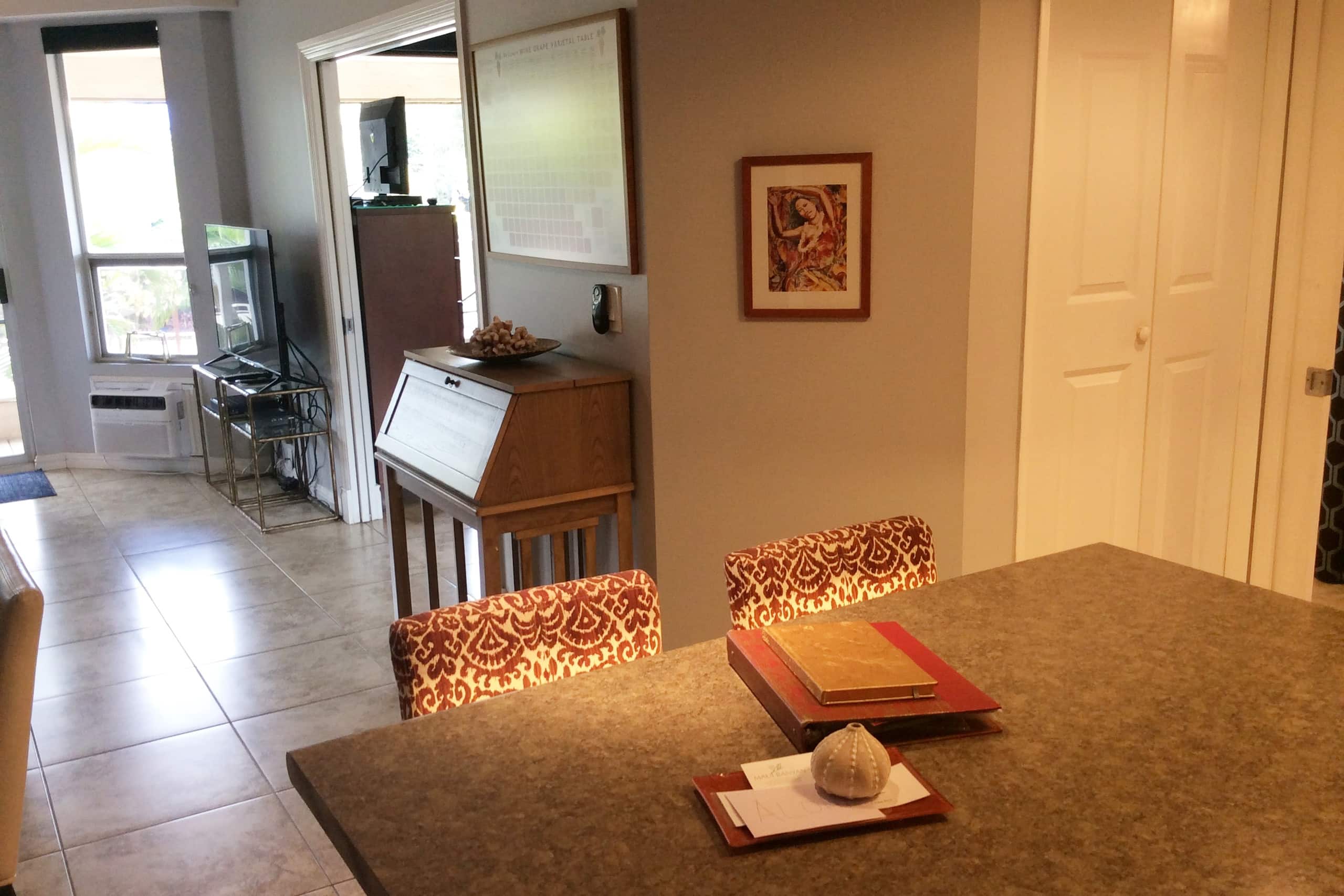 Spring Special / One Bedroom- Closest to beach! - Image 13