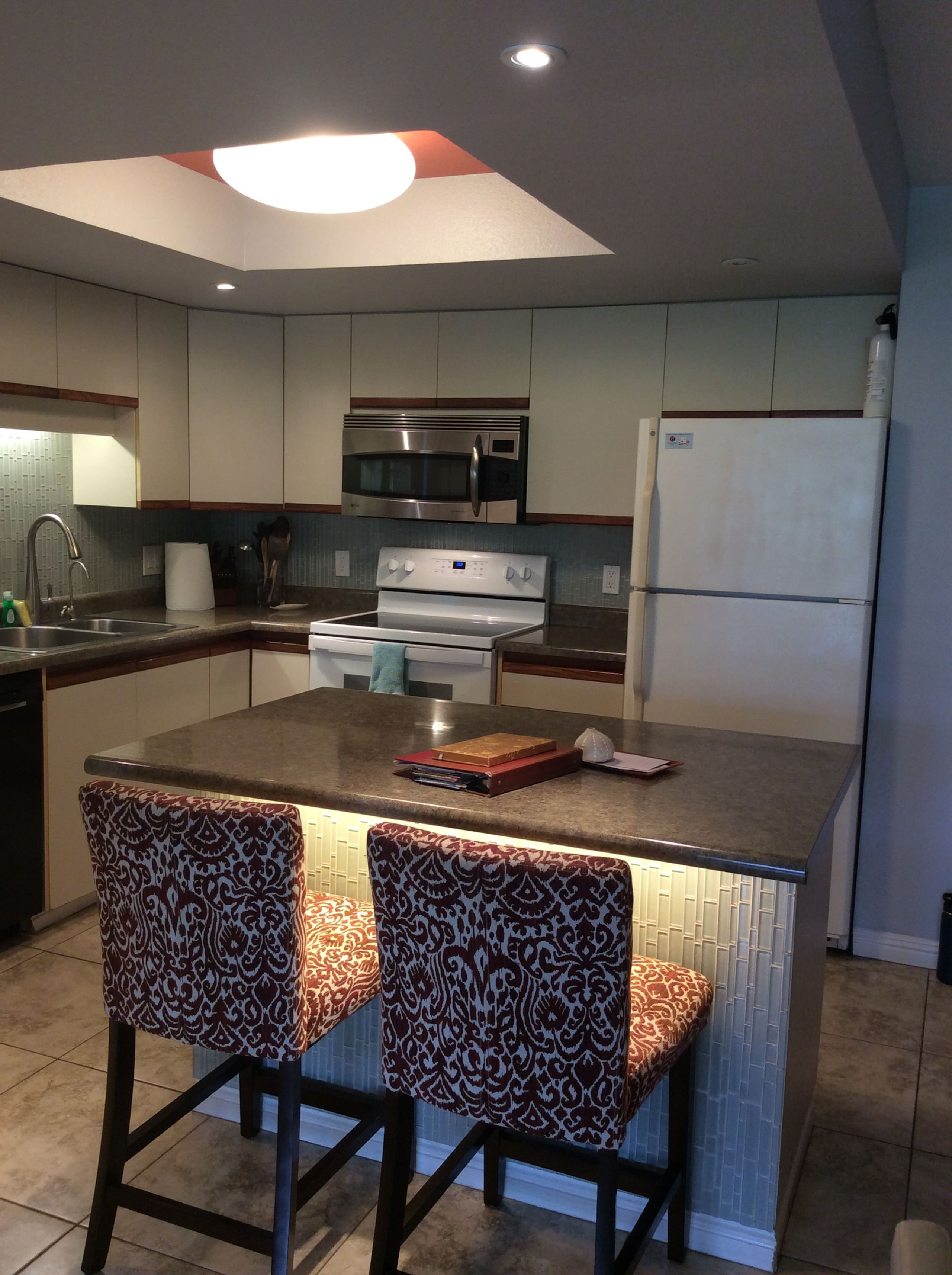 Spring Special / One Bedroom- Closest to beach! - Image 8