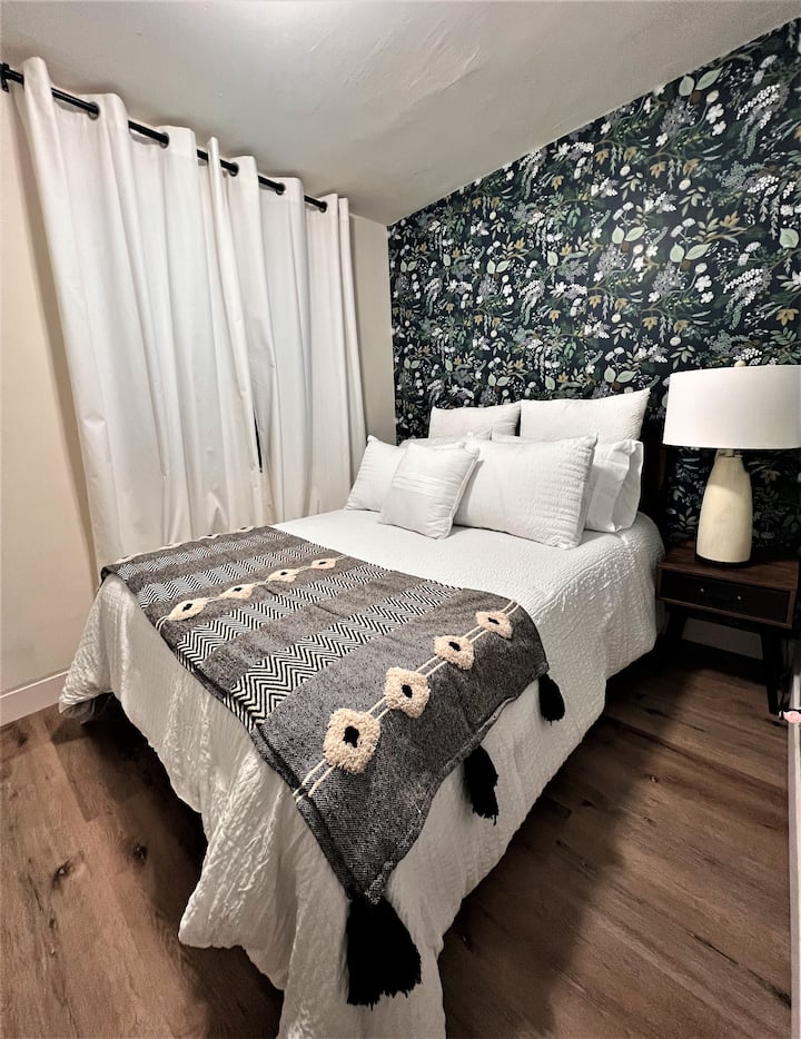 მე-3 ოთახი l სრული საწოლი l მე-2 სართული 