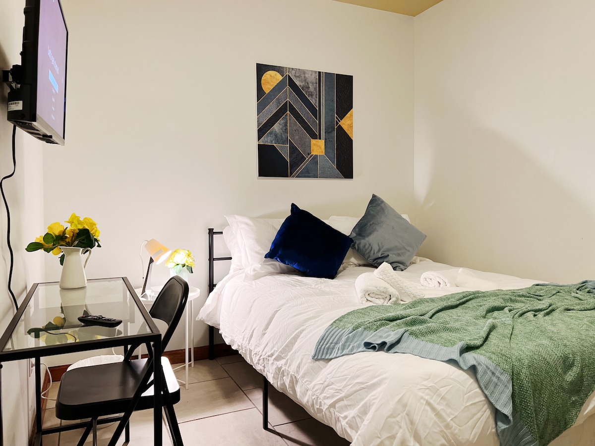 Nyumba ndogo ya studio iliyo na vitu vyote muhimu ili kuwa na sehemu ya kukaa ya kupumzikia