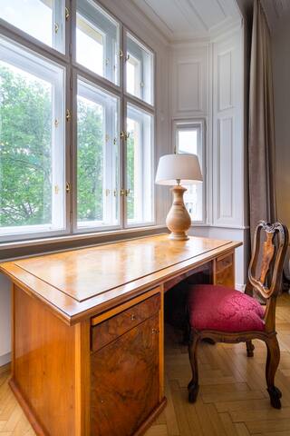 Large luxury home | Near Townhall & Votivkirche gallery image 4