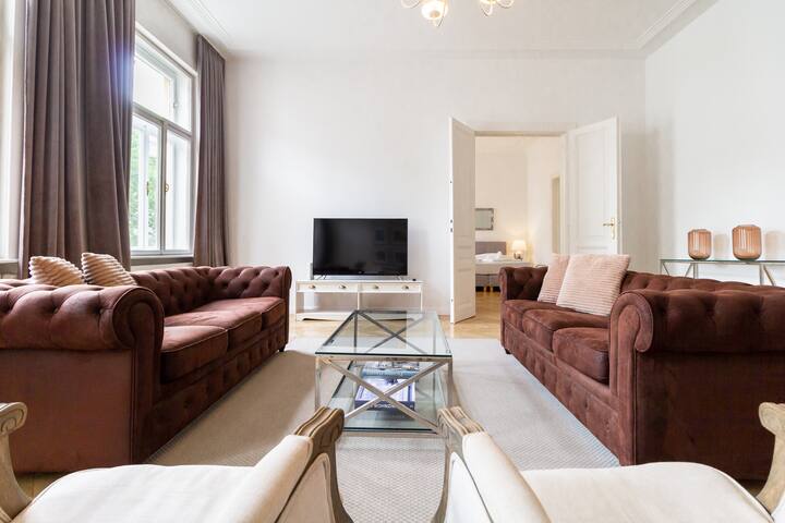 Large luxury home | Near Townhall & Votivkirche gallery image 2