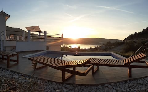 Vis -  luxury holiday villa with swimming pool