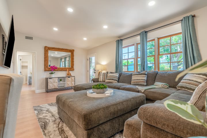 Wrap-around deck w/ Cyn views, 2bd 2bth, 5mins>DT