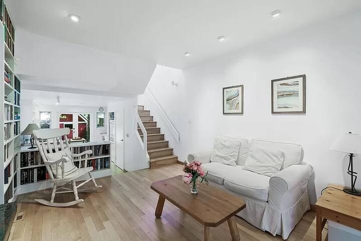 Sweet home by Point Grey with AC gallery image 5