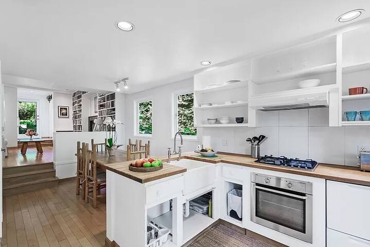 Sweet home by Point Grey with AC gallery image 2