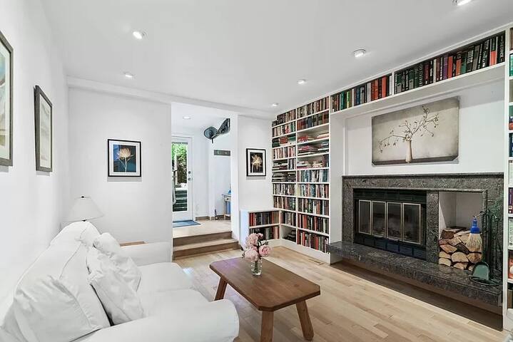 Sweet home by Point Grey with AC gallery image 4