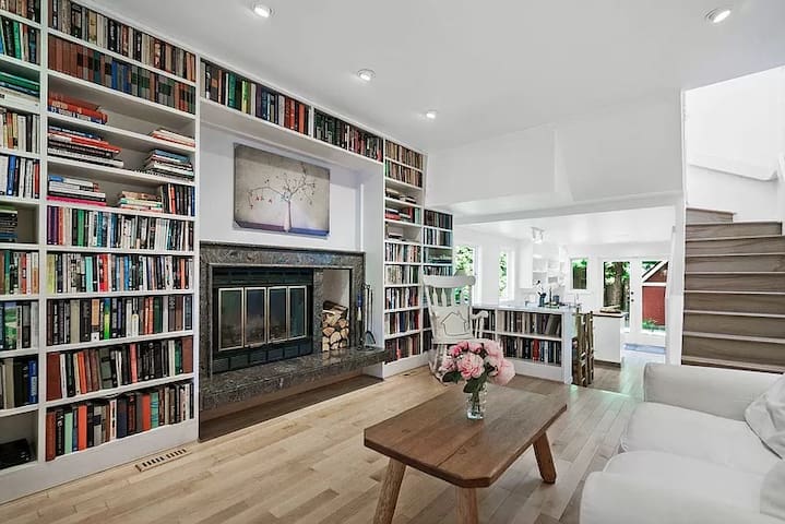 Sweet home by Point Grey with AC