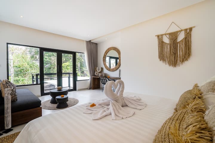 Villa Laut | Sumptuous 4 bedroom private luxury villa within walking distance to Seseh Beach.